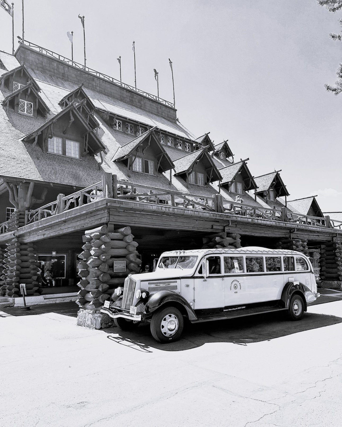 Wyoming Yellowstone National Park Old Faithful Inn Old Touring Car Black and White Giclee Print